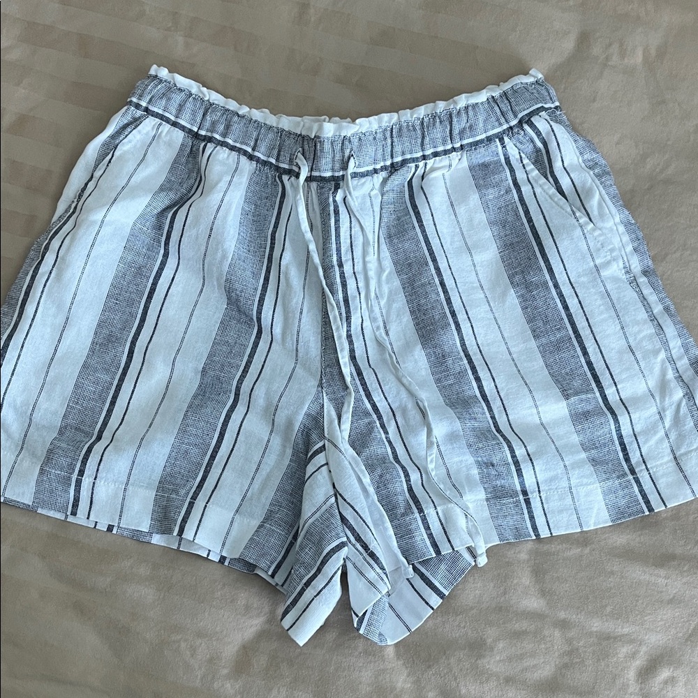 GAP Striped Women's Shorts in Gray and White